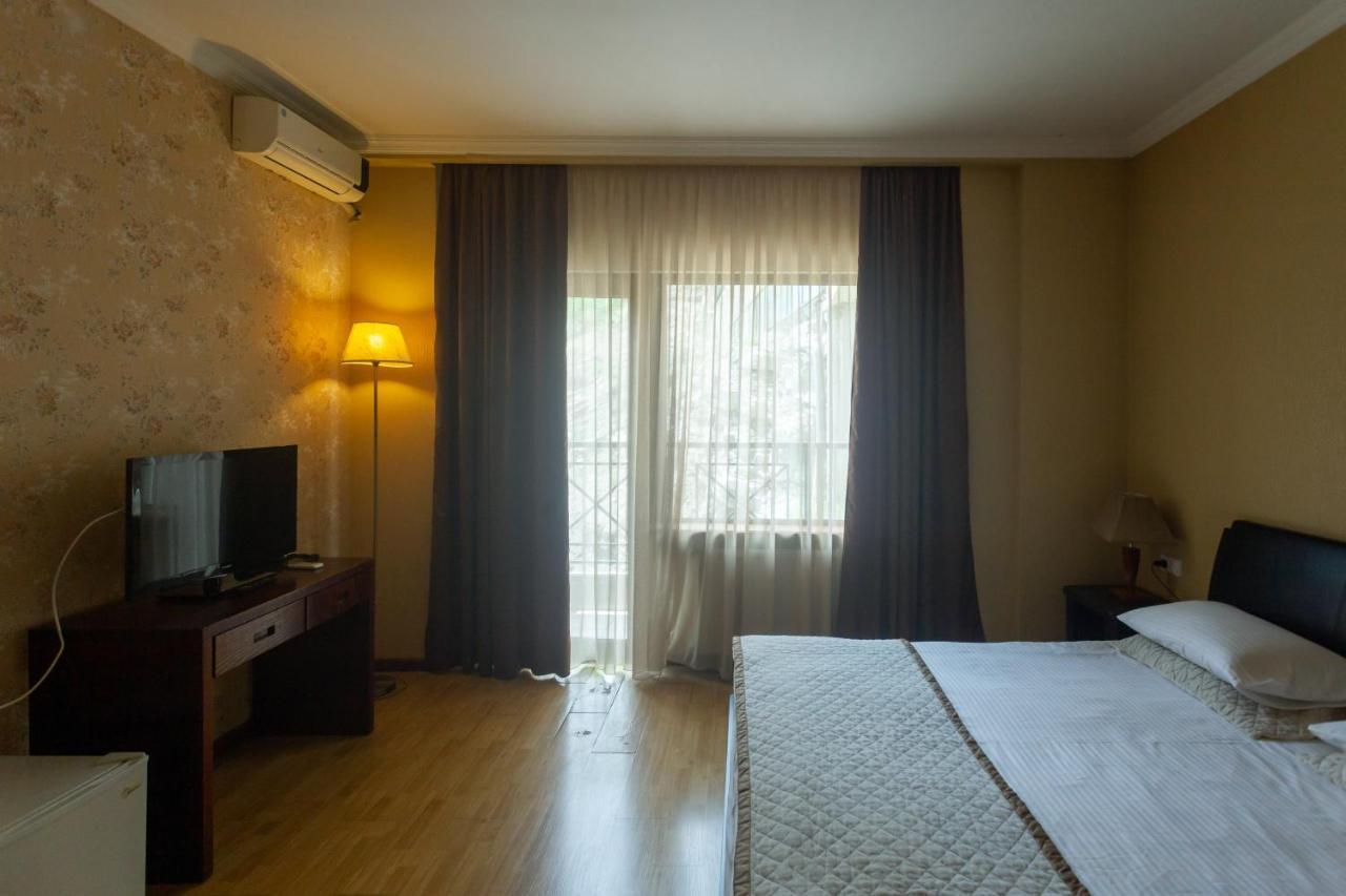 Hotel Beaumonde Garden Тбилиси Экстерьер фото