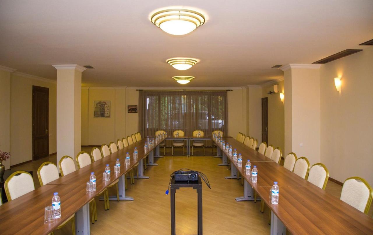 Hotel Beaumonde Garden Тбилиси Экстерьер фото