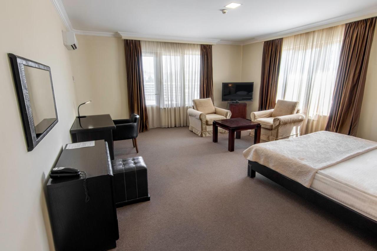Hotel Beaumonde Garden Тбилиси Экстерьер фото