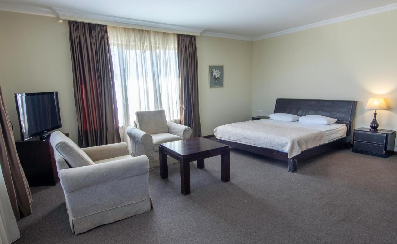 Hotel Beaumonde Garden Тбилиси Экстерьер фото